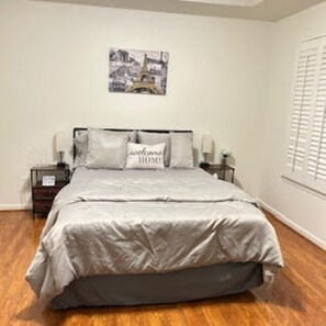 2 bedrooms, iron/ironing board, WiFi, bed sheets - Charming 2-bedroom house in Covington with AC, near the filming of Vampire Diary (Covington)