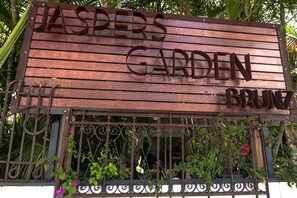 تفاصيل الفندق من الخارج