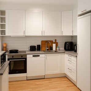 Mikroaaltouuni, uuni, liesi, astianpesukone