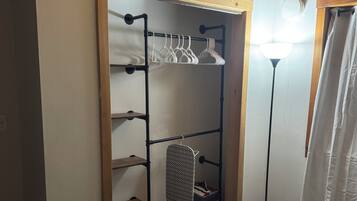 2 chambres, fer et planche Ă repasser, Wi-Fi, draps fournis