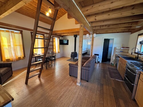 Fabulous 1-bedroom w/Loft cottage in Kodiak