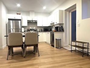 ميكروويف، فرن، موقد طهي مسطح، غسالة أطباق