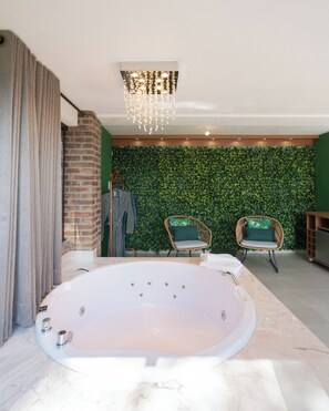 Comfort Chalet, Valley View | Bathroom | Hair dryer, bathrobes, towels, toilet paper