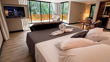 Family Chalet, Valley View | Minibar, blackout curtains, free WiFi, bed sheets