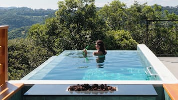 Chalé luxo, varanda coberta, vista para o vale | Vista do quarto