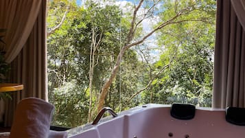 Family Chalet, Valley View | Jetted tub