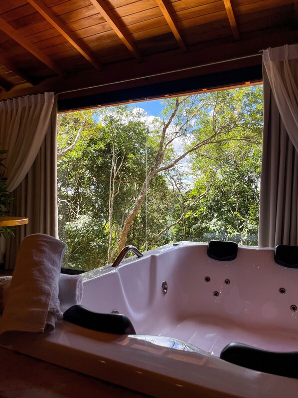 Family Chalet, Valley View | Jetted tub - Vovô Emilio Chalés (Nova Petrópolis)