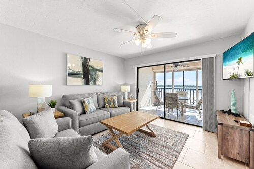 Gorgeous Beach Front Condo with Amazing Gulf and Beach Views, Master Ensuite too!