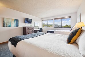 4 bedrooms, free WiFi, bed sheets - Spacious 4-Bedroom Condo with great views, Beaver Run 28220! (Breckenridge)