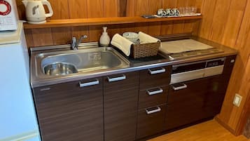 雪櫃、微波爐、爐具、電熱水壺