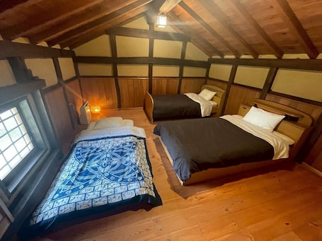 1 bedroom, desk, free WiFi, bed sheets. Heritage Stay - Hidden Gem of Iwami Ginzan Living in a World Heritage Townhouse