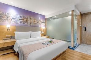 Desk, laptop workspace, free WiFi - Zhuo Ao Hotel (Chongqing)