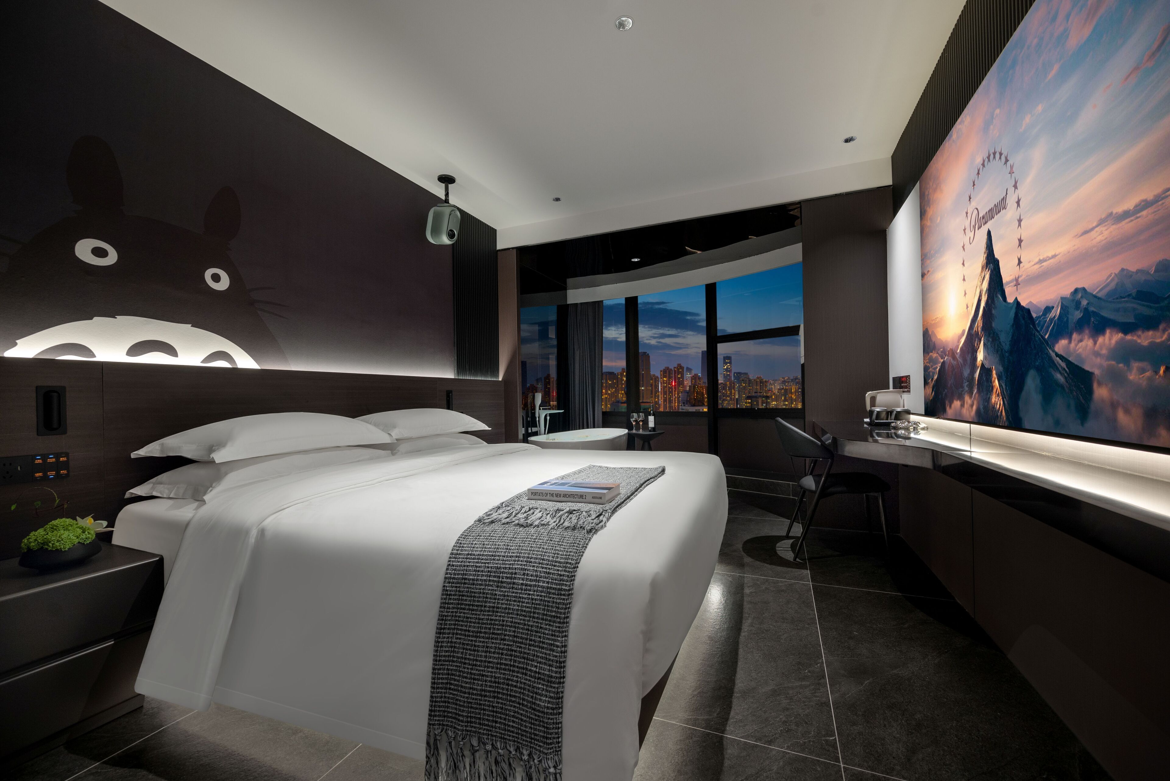 Quarto casal superior | Escrivaninha, Wi-Fi de cortesia