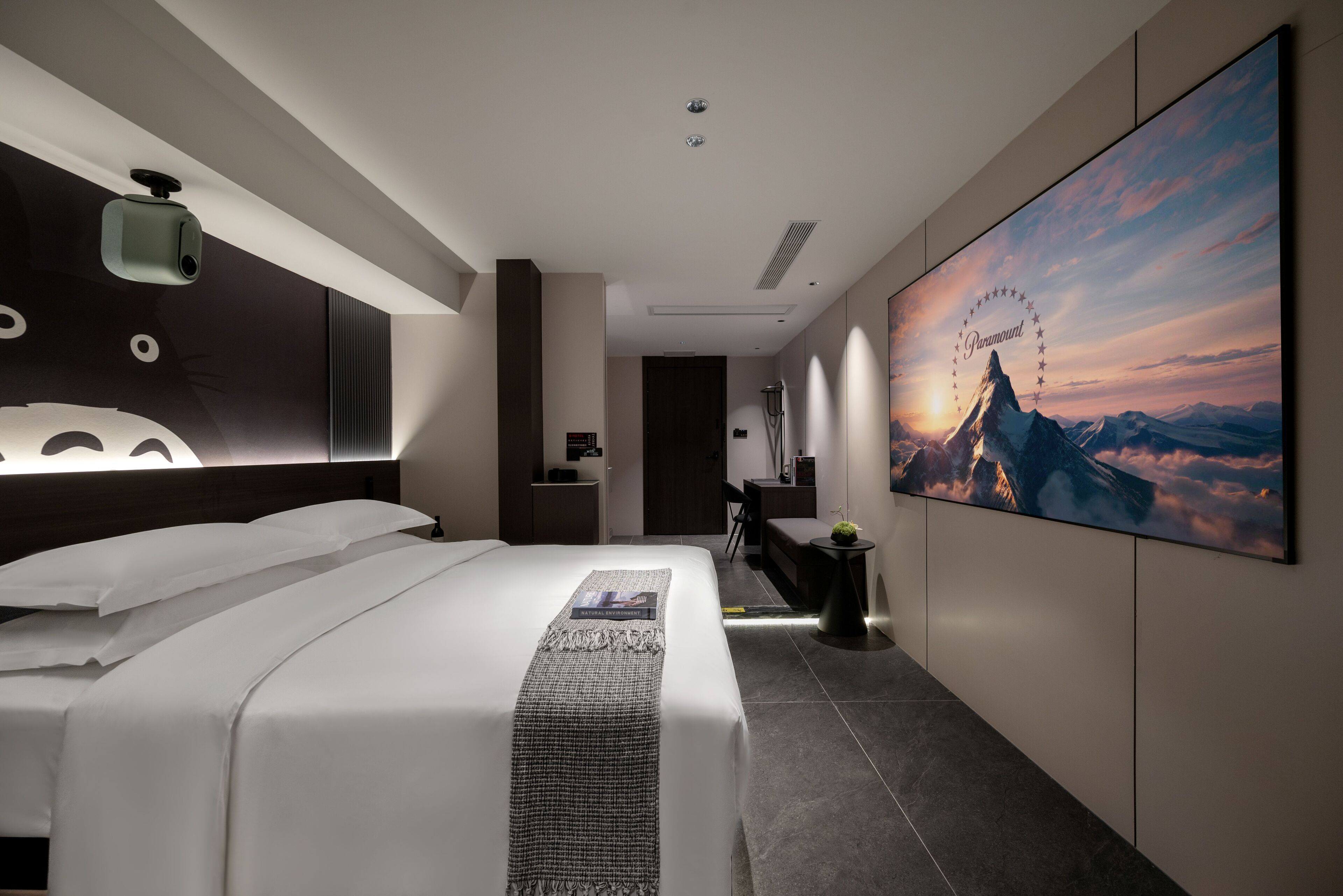 Quarto casal clássico | Escrivaninha, Wi-Fi de cortesia