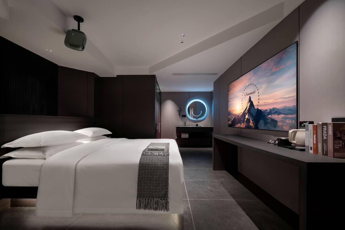 Senior Double Room | Desk, free WiFi