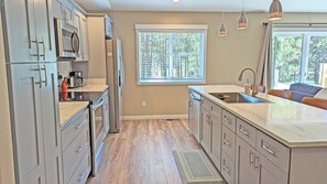 Refrigerador, microondas, horno, placa de cocina