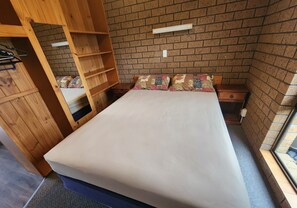 1 Schlafzimmer, Schreibtisch, Bügeleisen/Bügelbrett, kostenloses WLAN