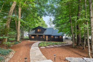 Exterior - La Dolce Muskoka | Modern Lakefront Retreat w/ Sauna, Hot Tub, Beach, 2hrs GTA (Bracebridge)