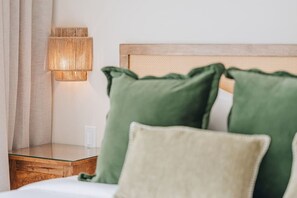 Schreibtisch, Reisekinderbett, WLAN, Bettwäsche