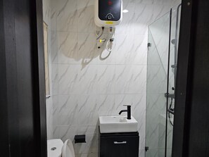 Dusche, Handtücher, Seife, Toilettenpapier