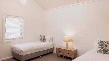 StrykjÀrn/strykbrÀda, wi-fi och sÀngklÀder