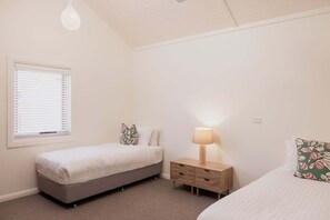 Strykjärn/strykbräda, wi-fi och sängkläder