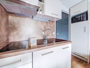 Fridge, microwave, dishwasher, cookware/dishes/utensils - L'aiguille noire by Interhome (Saint Gervais)