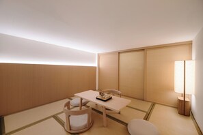 Habitación doble exclusiva | Ropa de cama de alta calidad, edredón, camas con pillow-top y minibar