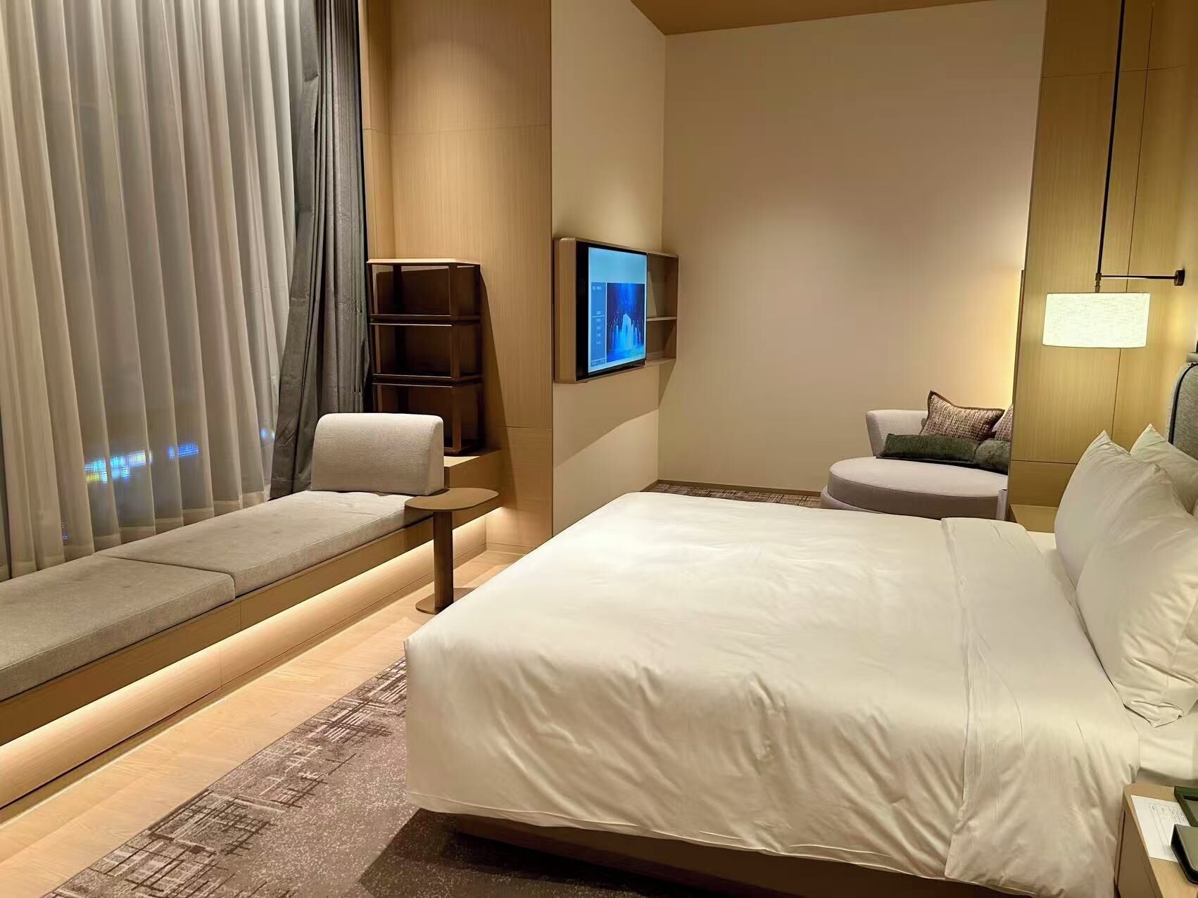 Enkeltrom – comfort, ikke-røyk, kjøkken | Skrivebord, skrivebord for bærbar PC, blendingsgardiner og lydisolert