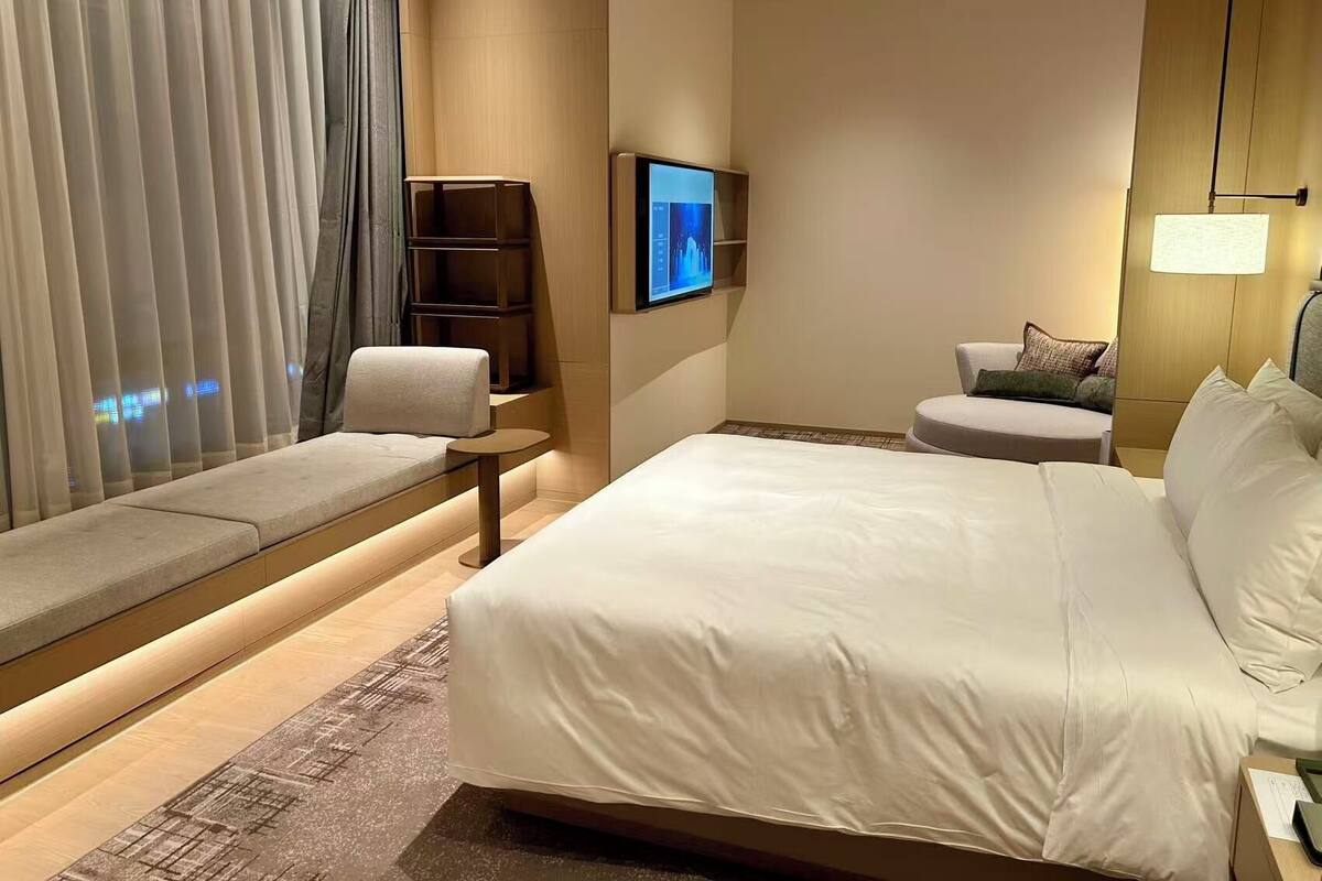 Comfort eenpersoonskamer, niet-roken, keuken | Een bureau, een laptopwerkplek, verduisterende gordijnen