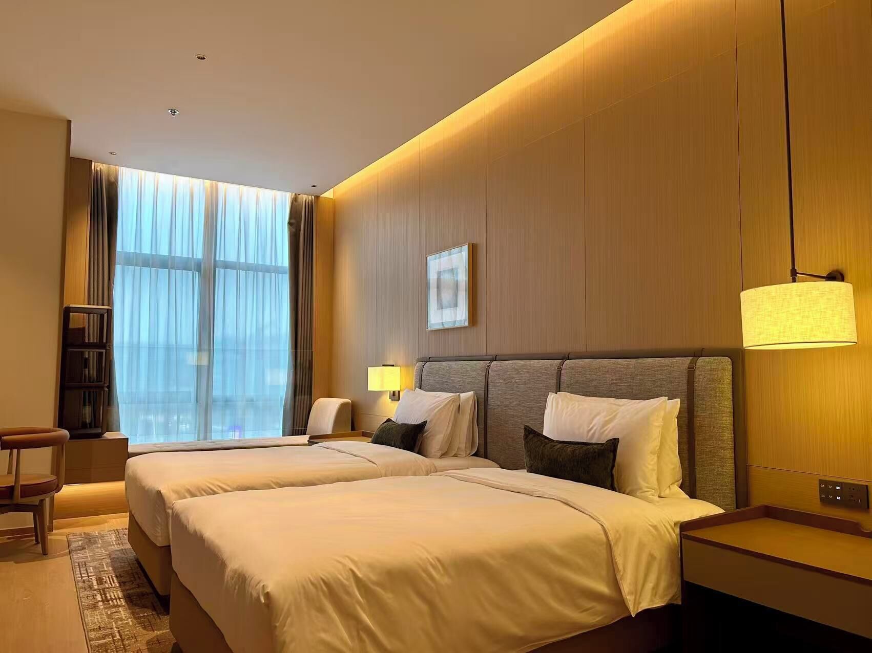 Tomannsrom – comfort, kjøkken, parkutsikt | Skrivebord, skrivebord for bærbar PC, blendingsgardiner og lydisolert