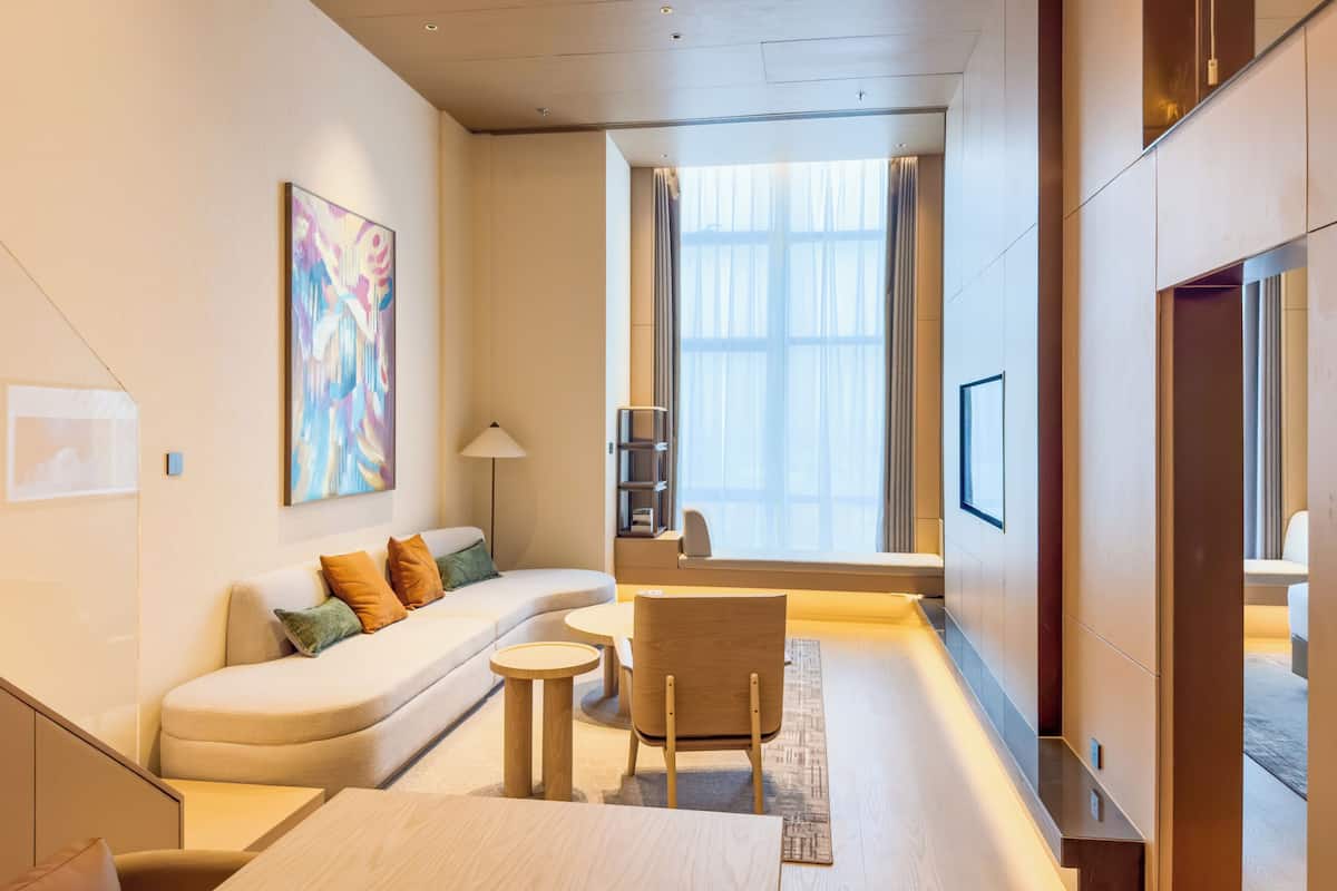 奢華套房 | 高級寢具、羽絨被、舒適加層、獨特裝潢