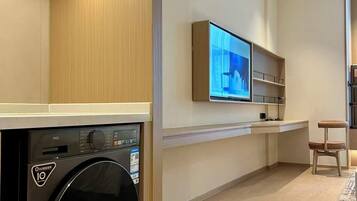 Comfort Twin Room, Kitchen, Park View | Desk, laptop workspace, blackout drapes, soundproofing