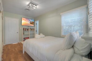 3 bedrooms, iron/ironing board, free WiFi, bed sheets