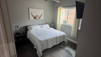 2 多间卧室、办公桌、免费 WiFi、床单