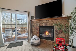 TV connectée, cheminée, jeux vidéo, baby-foot