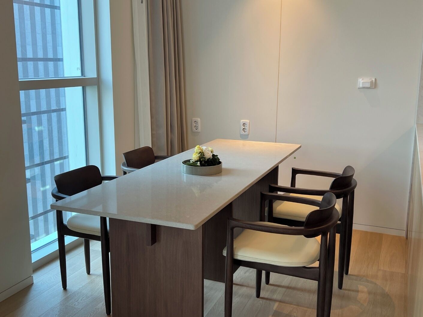 스위트, 산 전망 | 거실 공간