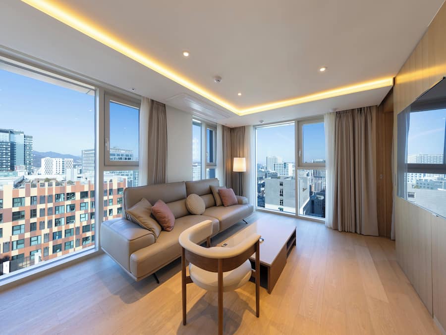 Suite, City View | Living area