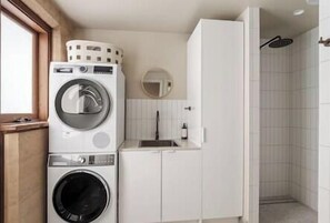 Interior - Pepperstone Retreat - Newly Renovated Central 5BR House (Dunsborough)