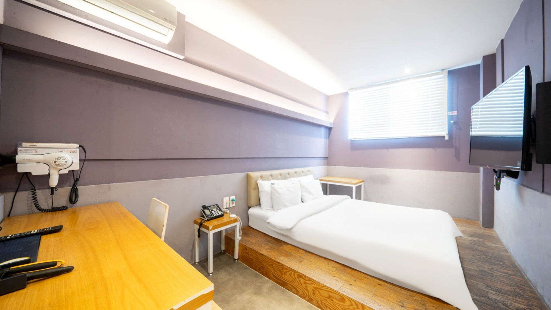 Deluxe Room | Hypo-allergenic bedding, individually decorated, individually furnished