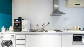 Tủ lạnh, lò vi sóng, bếp nấu 