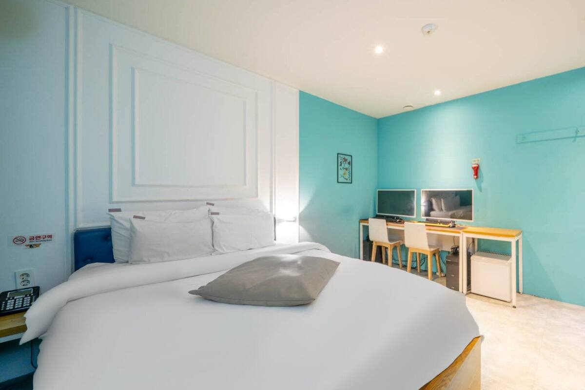 VIP Room | Trang bị nội thất với thiết kế riêng biệt, bàn