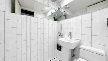 Deluxe Room | Bathroom