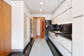 Micro-ondes, four, plaque de cuisson, lave-vaisselle