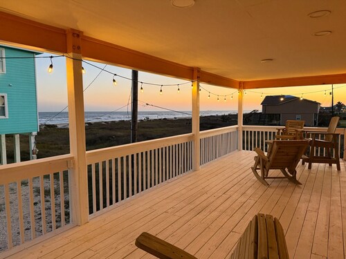 Seaside Serenity:  3-bedroom house steps away from the Surfside Beach