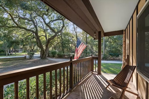Relax under the Shade of a Live Oak!