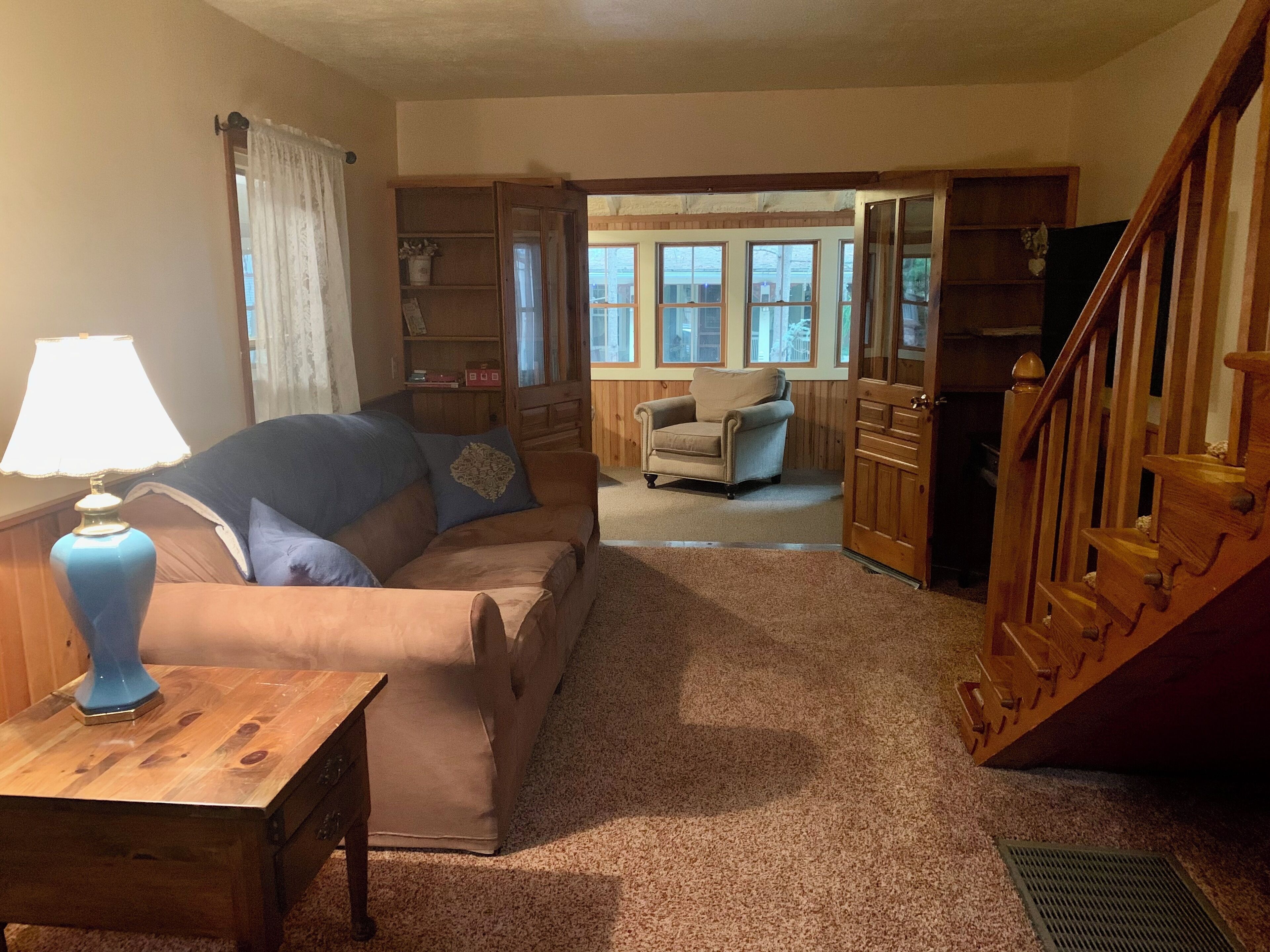 Smart TV, DVD player, books