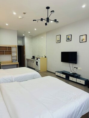 Business Twin Room | Living area | 30-inch TV with cable channels