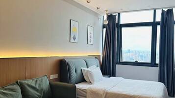 Kamar Klasik, pemandangan kanal | Tirai kedap cahaya, Wi-Fi gratis, dan seprai linen