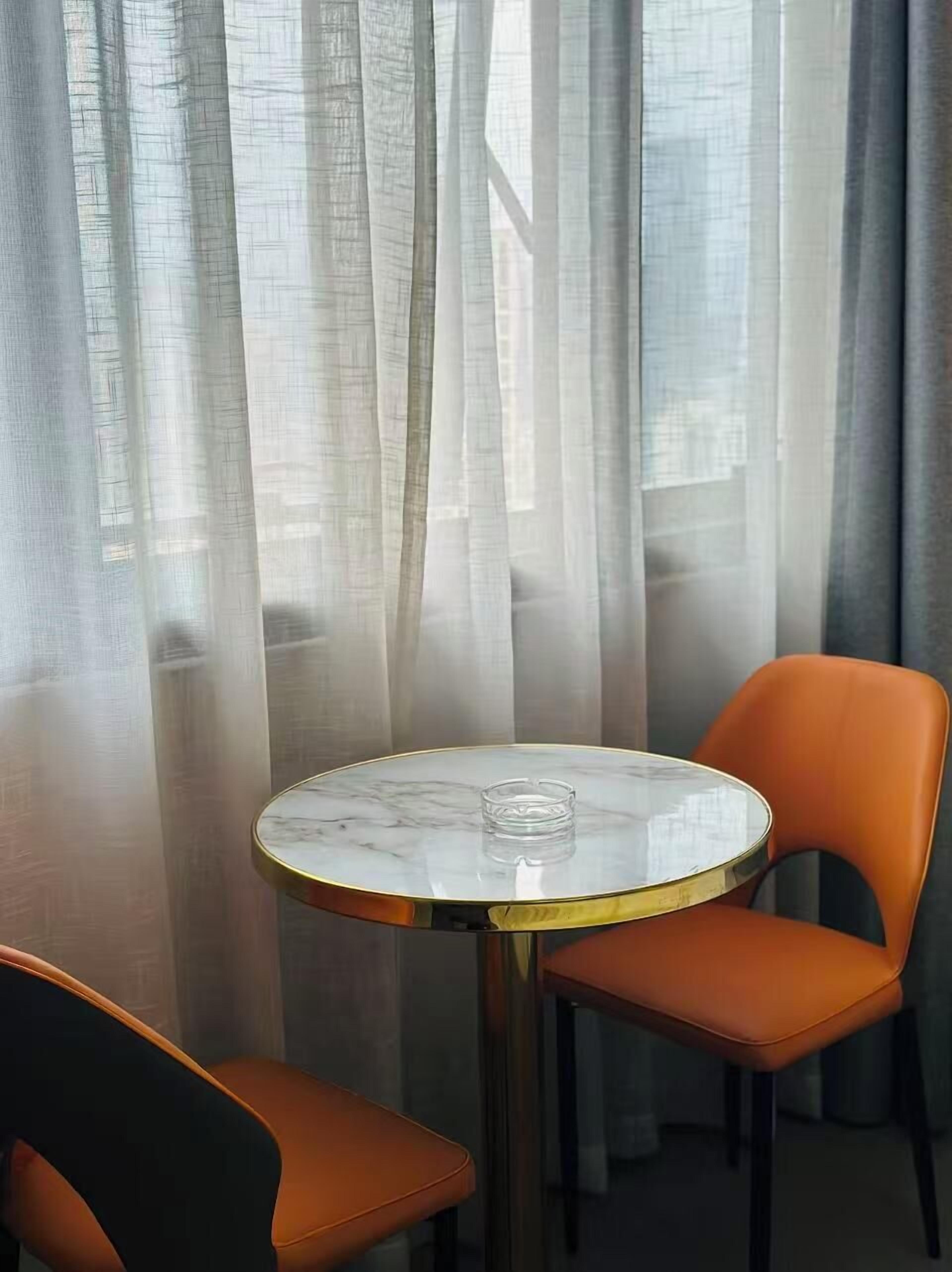 Business Twin Room | Living area | 30-inch TV with cable channels